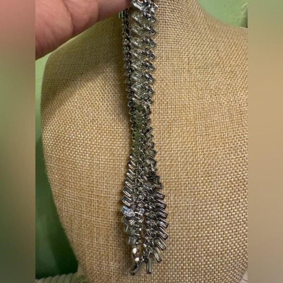 Elegant Silver Necklace - Picture 5 of 6